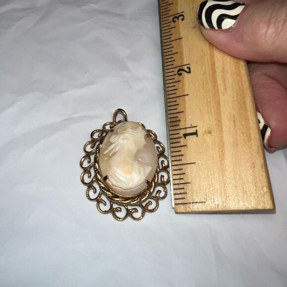 Vintage Gold Tone Cameo Pendant - Picture 7 of 8